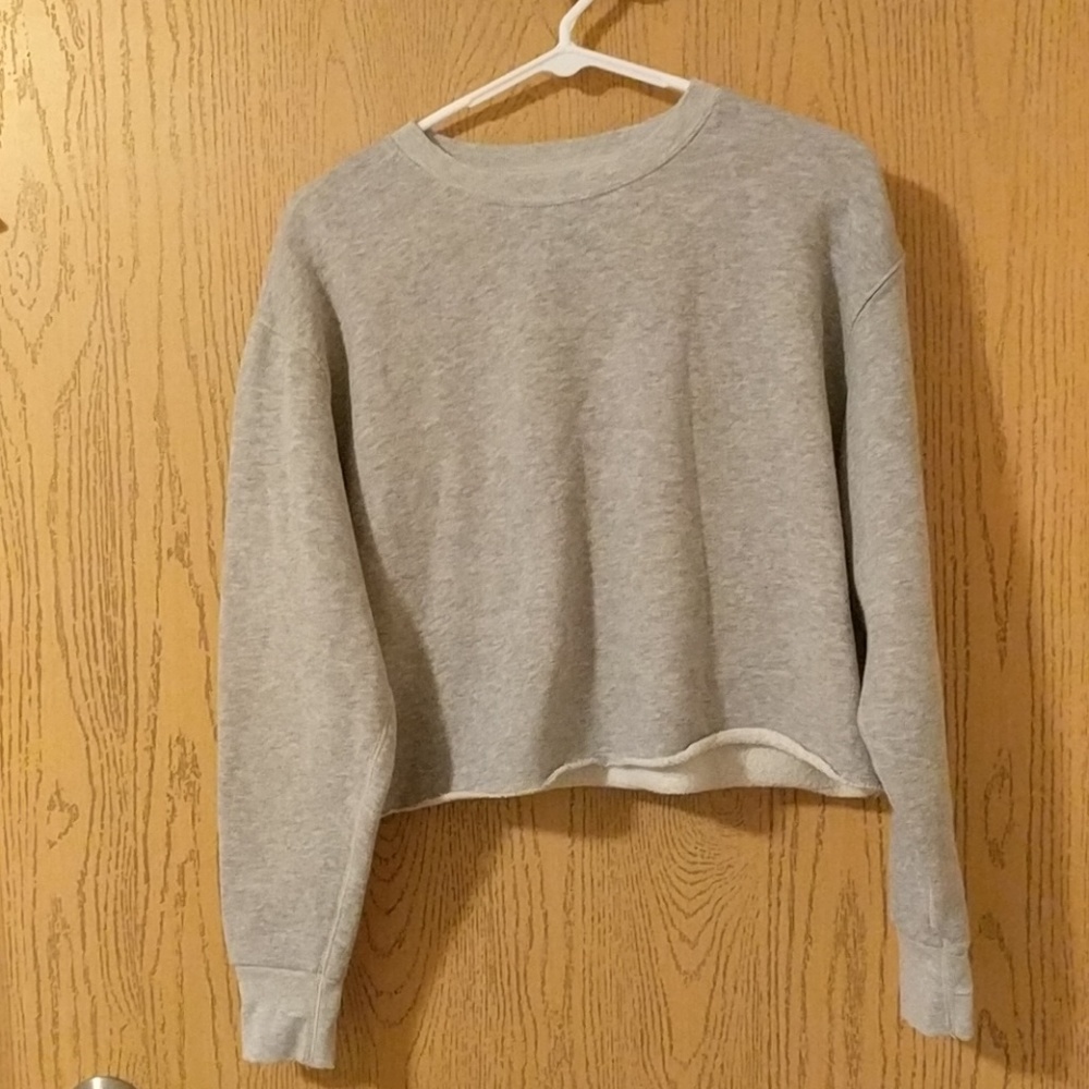 ⭐⭐Gray American Eagle crop sweat shirt